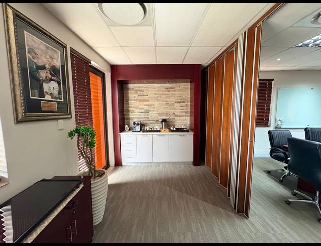 590M² OFFICE FOR SALE IN MIDRIDGE PARK